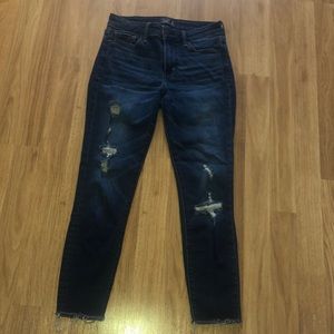 Midrise ripper dark wash A&E skinny jeans size 00